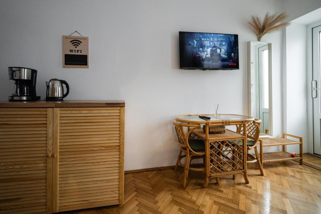 Casa Basarab Brasov Hotell Eksteriør bilde