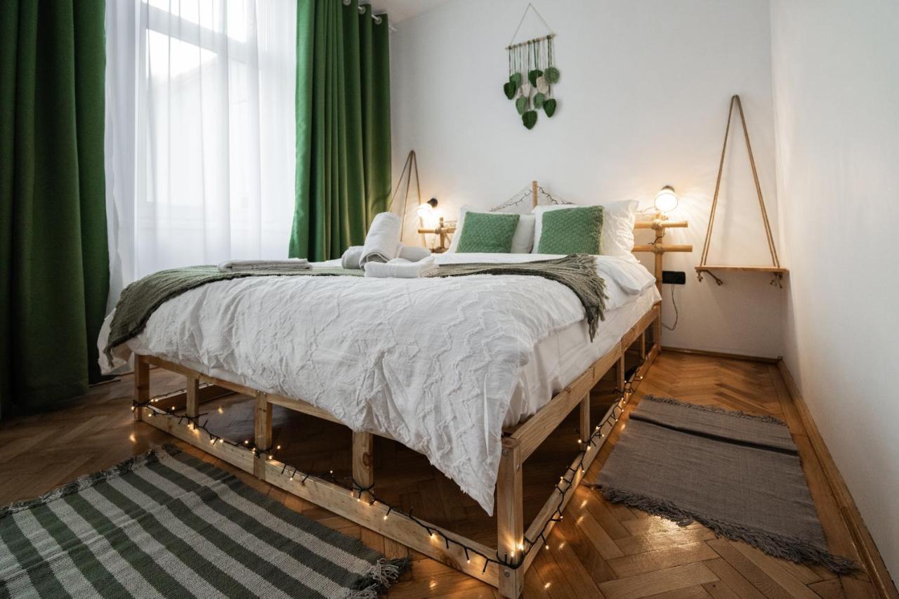 Casa Basarab Brasov Hotell Eksteriør bilde
